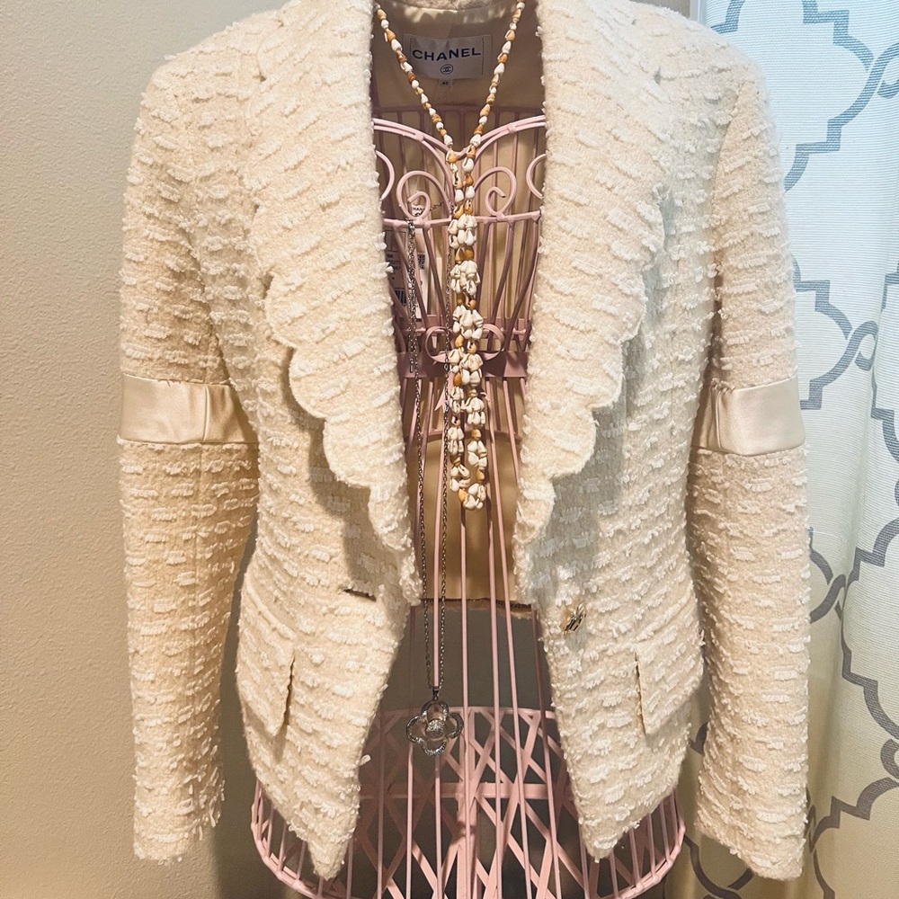 Chanel jacket - Picture 3 of 5